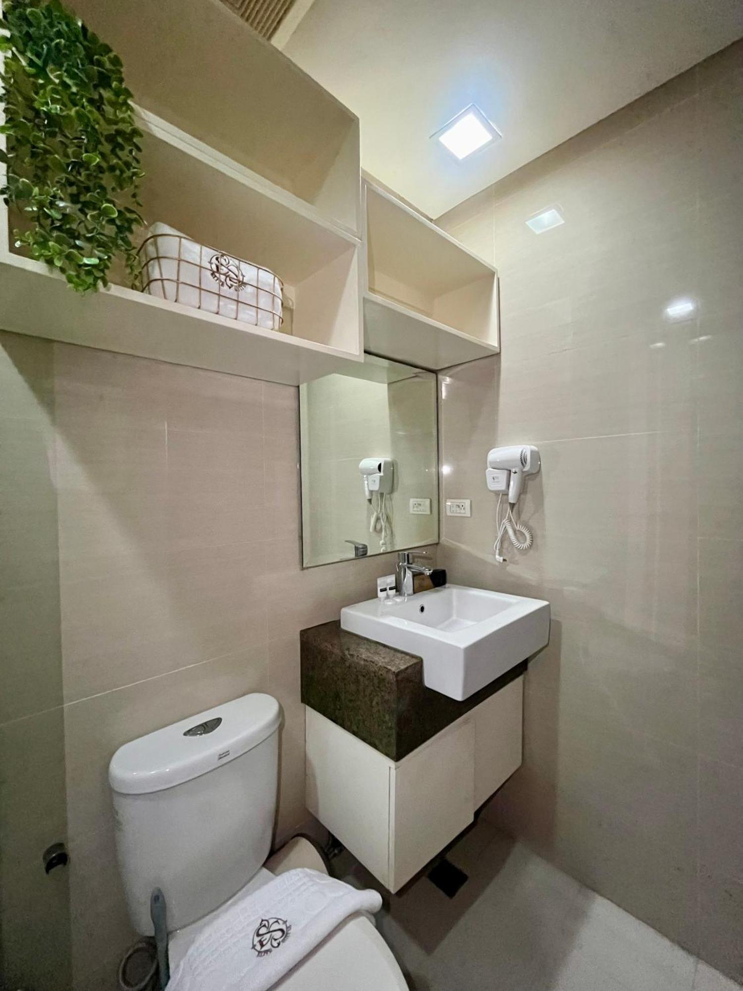 Greenbelt Hamilton Tower 1 Makati City Buitenkant foto