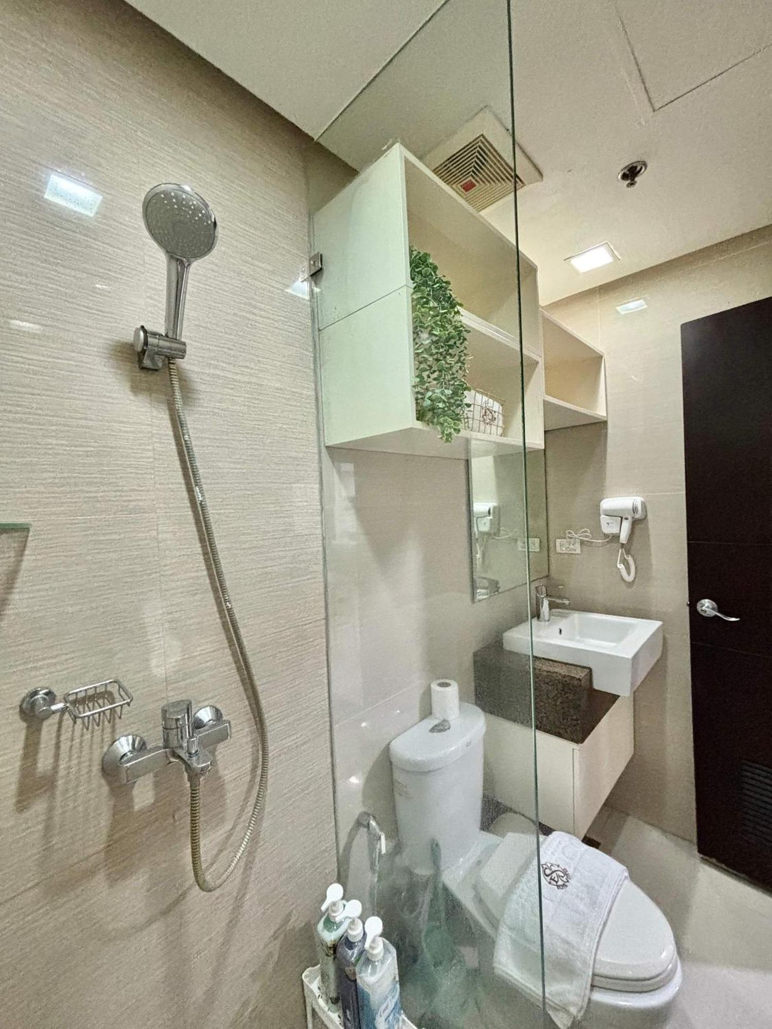 Greenbelt Hamilton Tower 1 Makati City Buitenkant foto